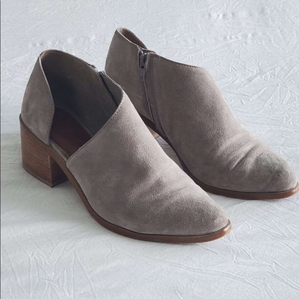 1. State Isak Booties
